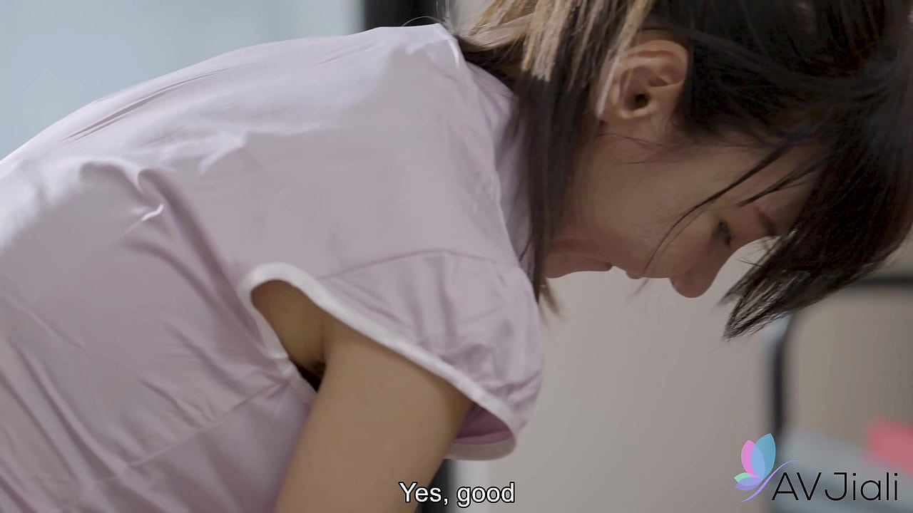 cn-22 Sexy Asian masseuse Feifei fucks her client